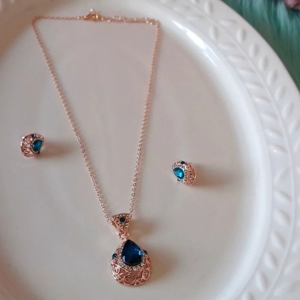 Necklace set, earrings  gold plated gift box Nwt